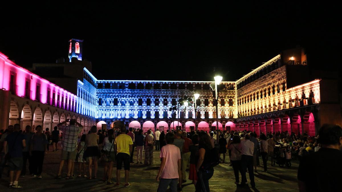 Iluminación en la plaza Alta, imagen de archivo.