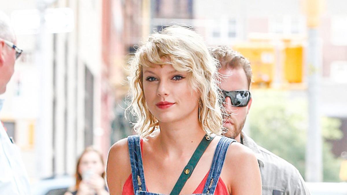 Taylor Swift en Nueva York con pichi y zapatillas