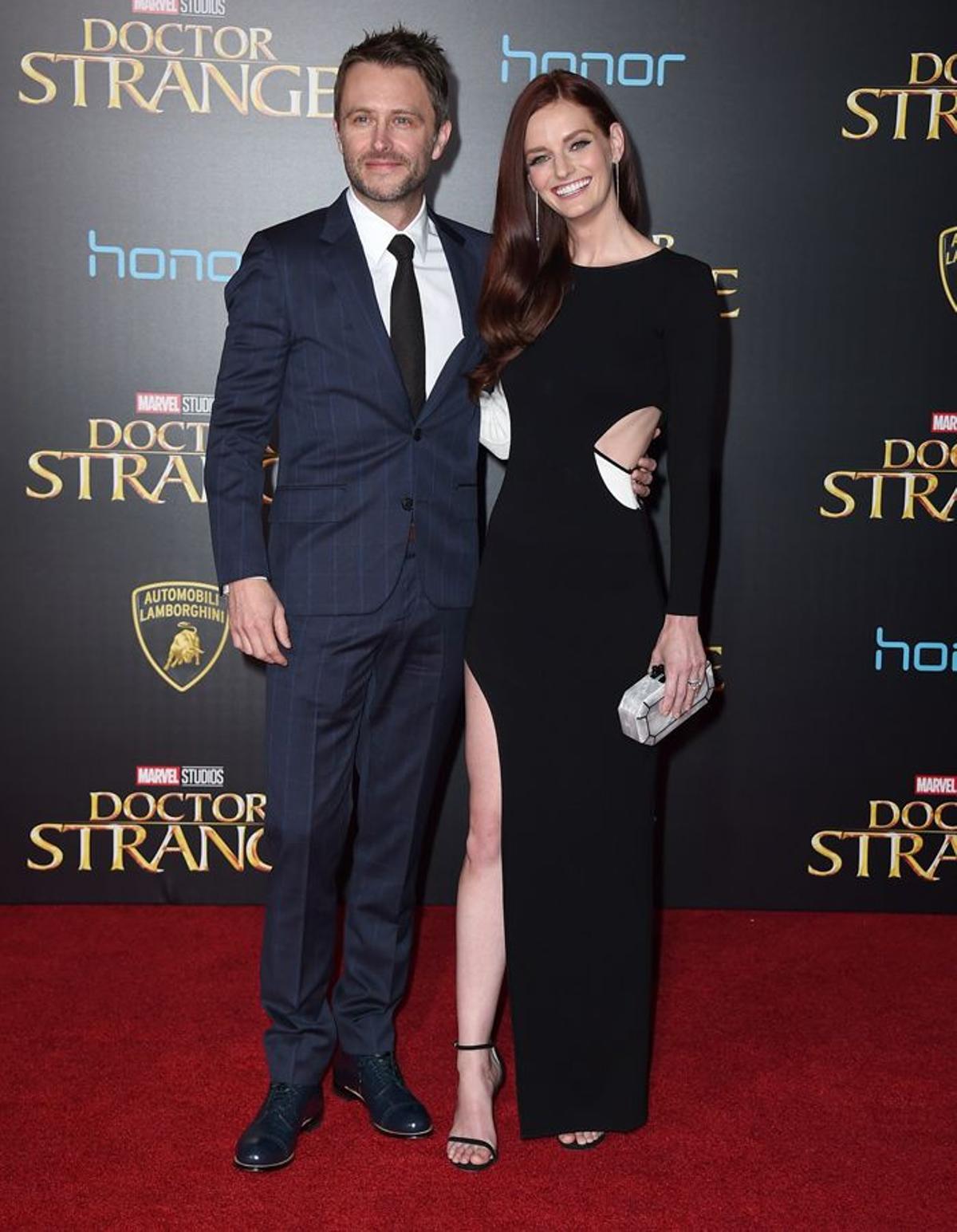 Chris Hardwick y Lydia Hearsten la premiere de 'Doctor Strange'