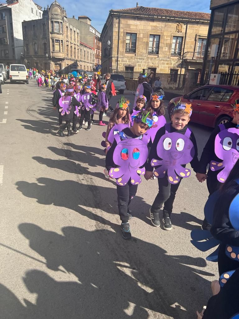 El fondo marino, protagonista del carnaval del colegio Maliayo