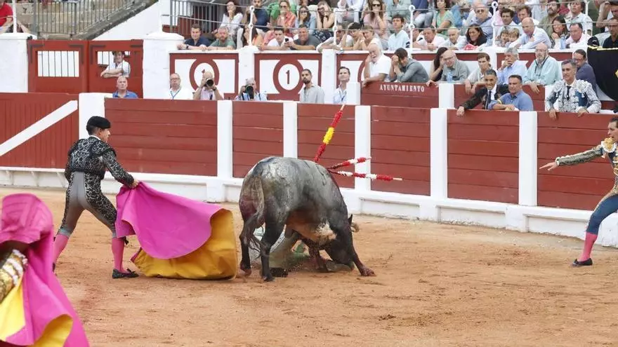 La peña taurina León de Judá pide en Gijón que los toros vuelvan a Oviedo