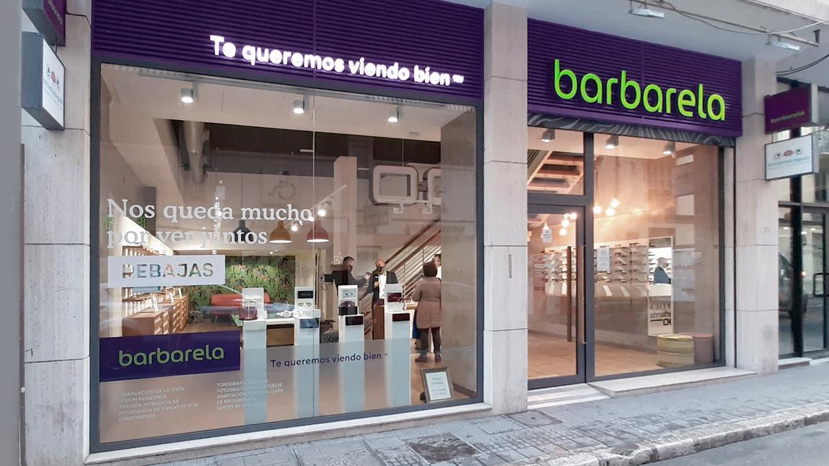 La óptica Barbarela cumple 50 años en Málaga