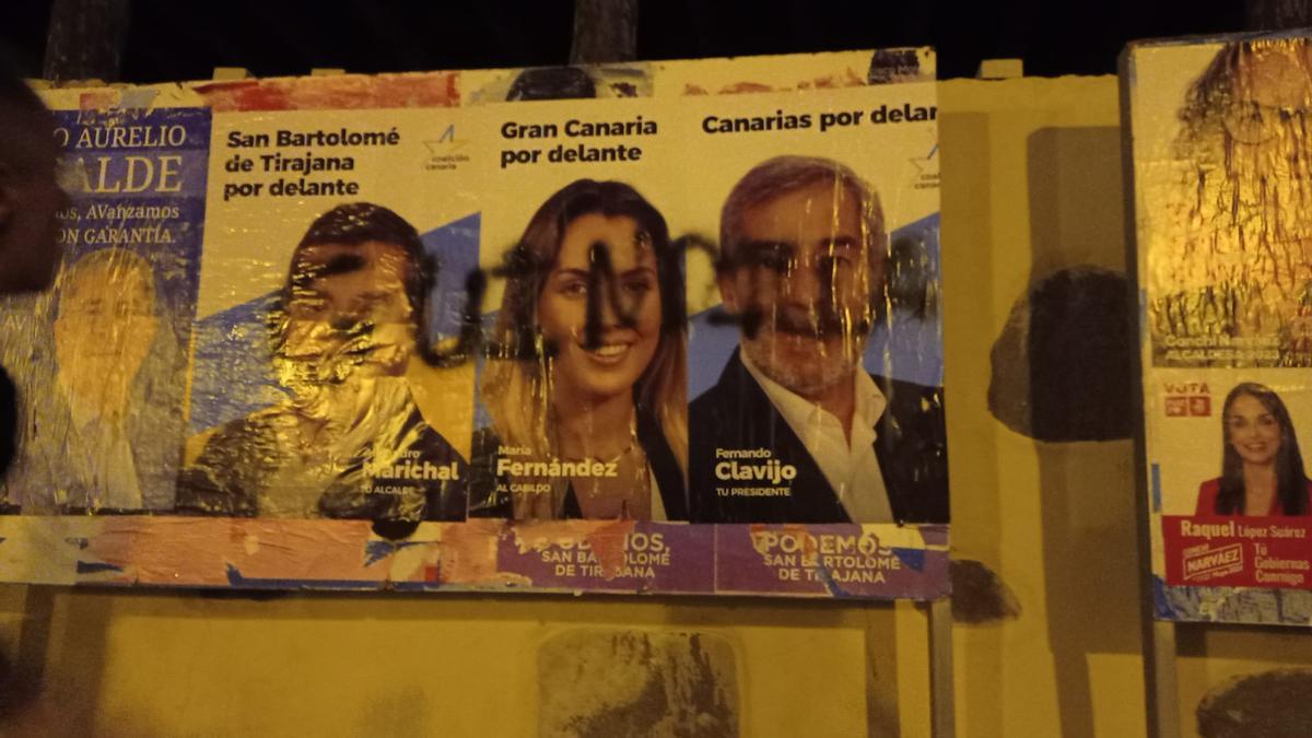 Imagen del ataque vandálico contra carteles electorales de CC en Tunte.