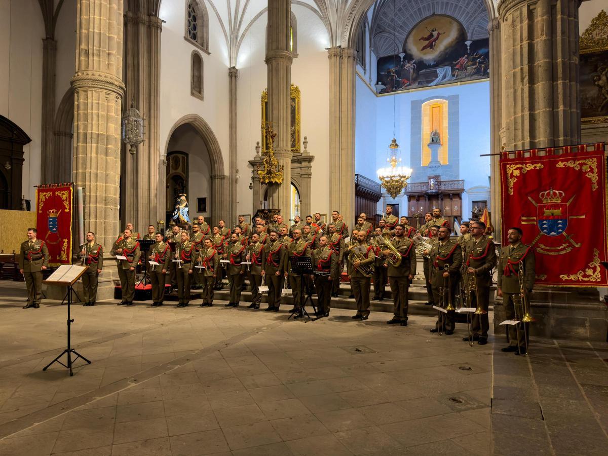 Así fue el concierto cofrade de la Banda de Guerra en la Catedral de Canarias