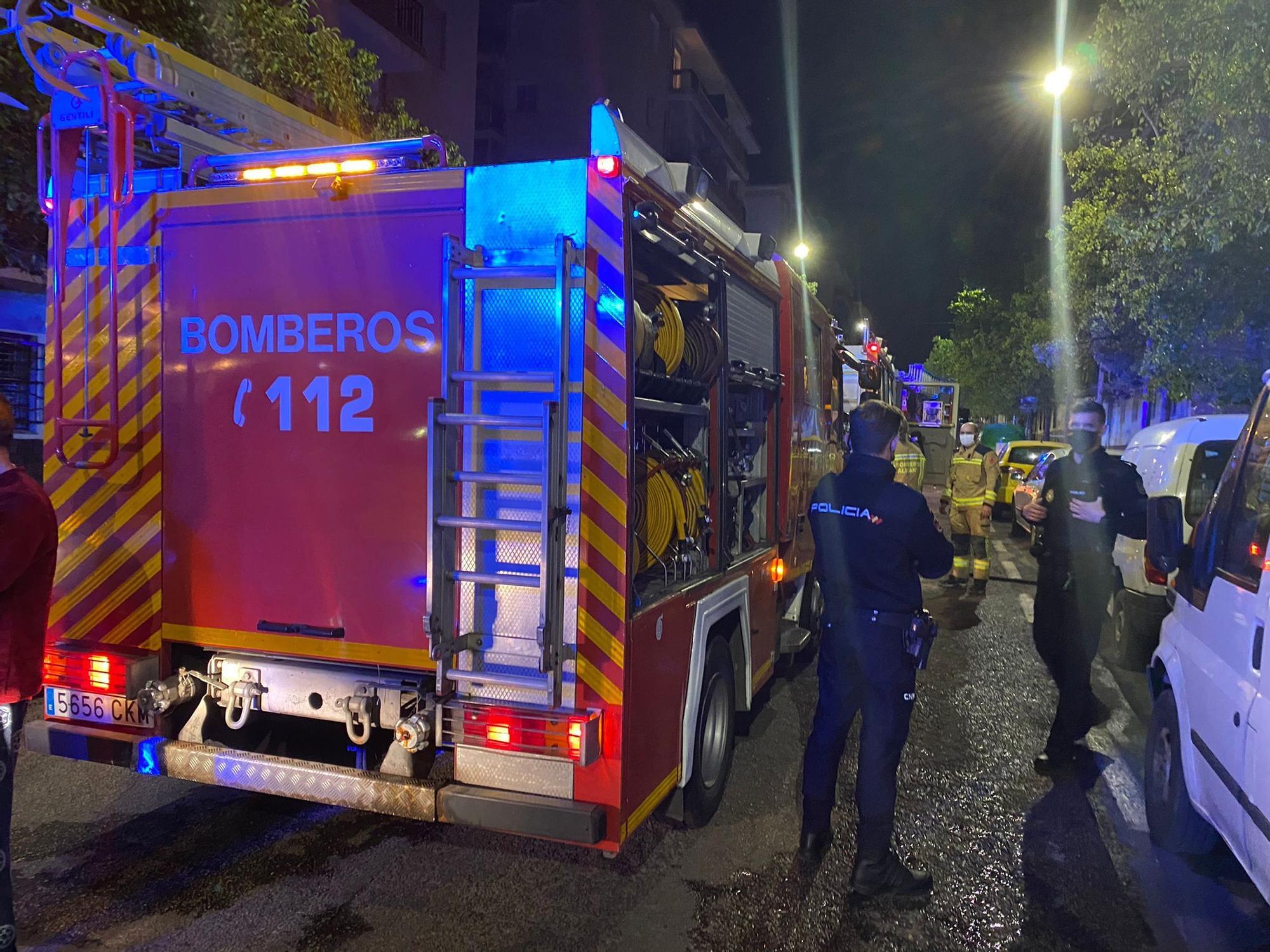 Once heridos en el incendio de una vivienda en la Zona Norte de Alicante