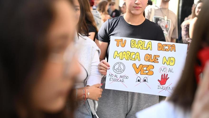 Una niña trans denuncia acoso y se niega a volver al colegio en Valencia: 