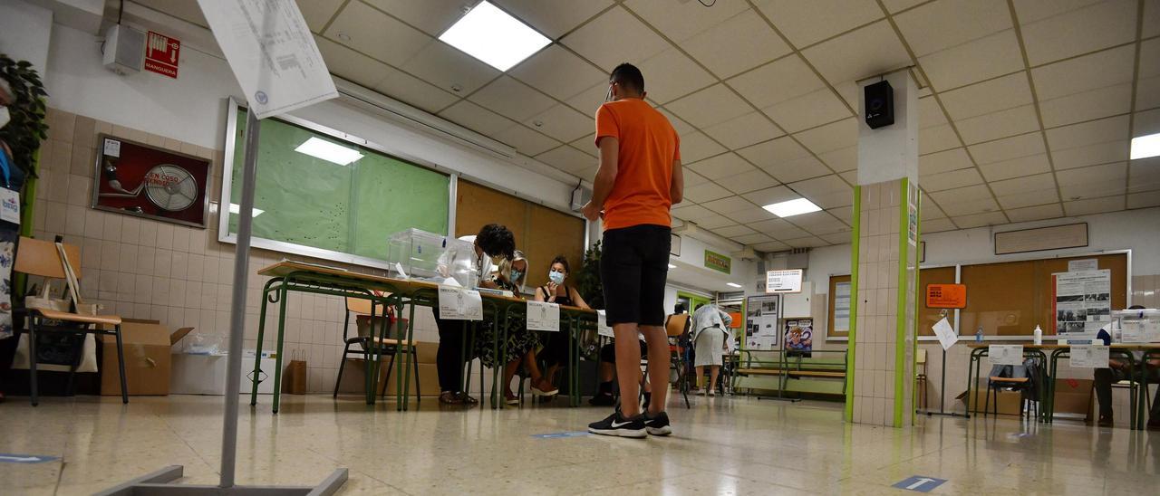 Un colegio electoral de Pontevedra en unos comicios anteriores.