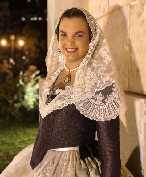 Sandra Gómez en la Ofrenda de las Fallas 2018