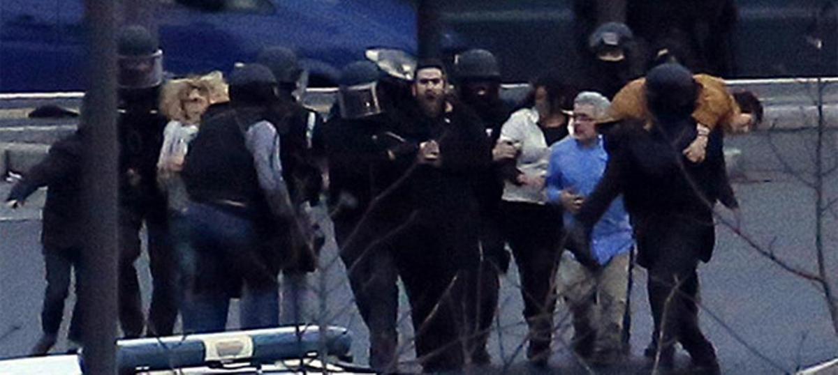 Francia concluye sus horas más dramáticas con la muerte de los tres yihadistas y cuatro rehenes