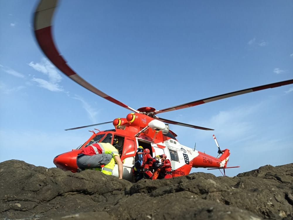 Evacuación de un hombre en Playa de Vargas