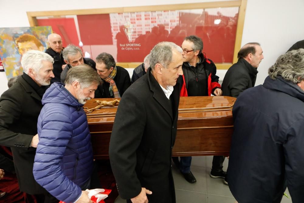 Miles de personas despiden a Quini en un abarrotado estadio de El Molinón