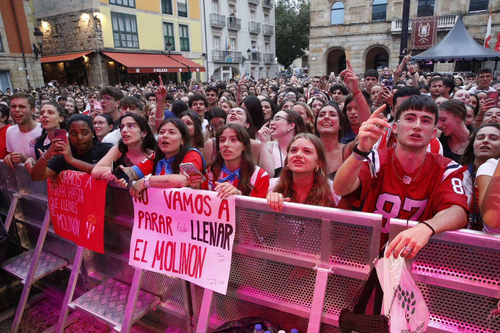 Concierto de Enol en la Plaza Mayor de Gijón