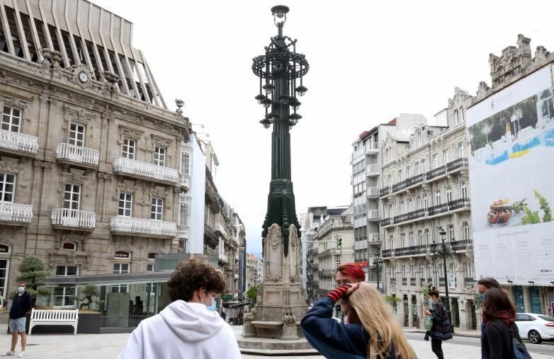 La farola de Urzáiz y la pérgola de Bouzas