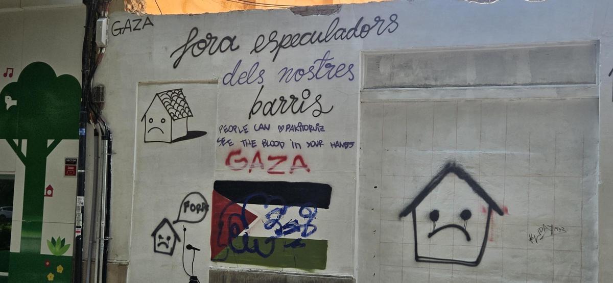 La pared es escenario de reivindicaciones constantes