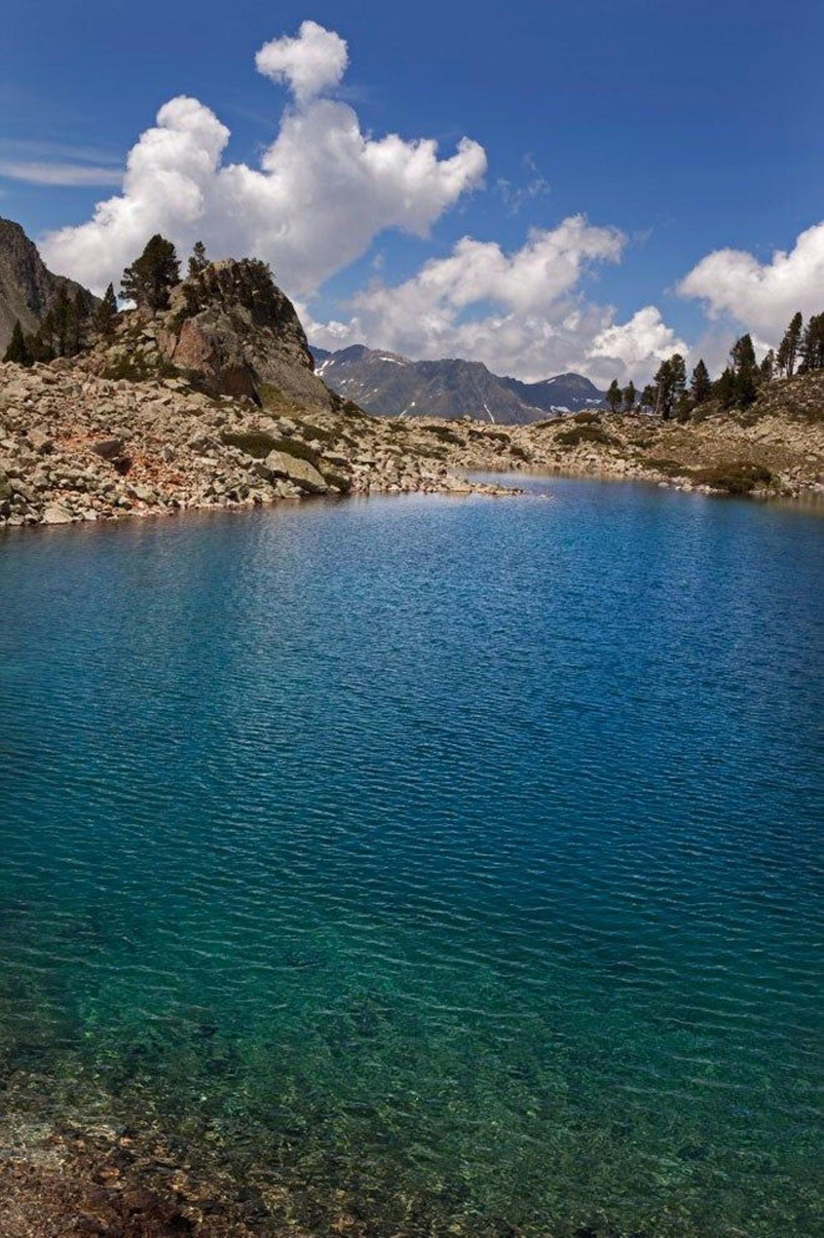 El lago Nere se encuentra en la Reserva Natural de Néouvielle, en Mediodía Pirineos.