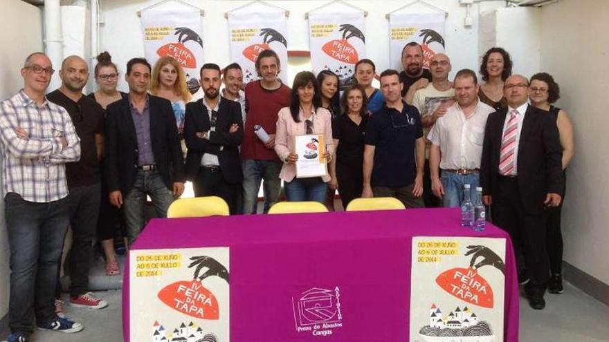 Organizadores y patrocinadores posaron para la foto en la presentación de ayer en la plaza.