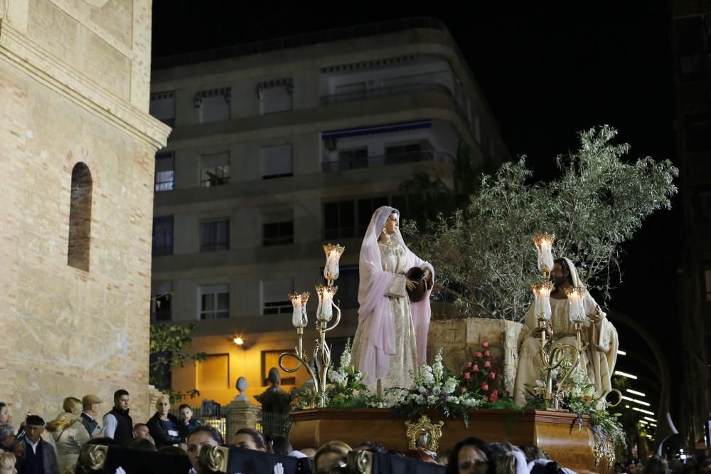 Miles de personas contemplaron el paso de las imágenes de las seis cofradías que participan en Lunes Santo