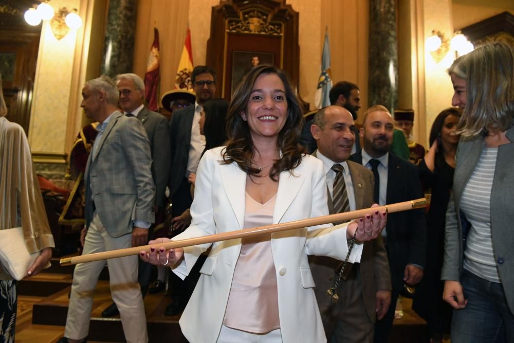 Inés Rey ya es nueva alcaldesa de A Coruña