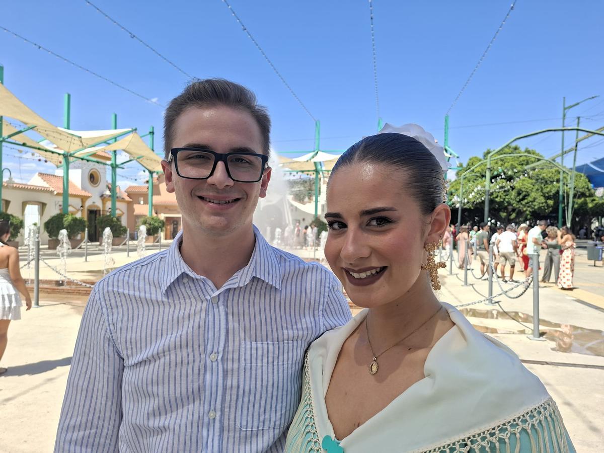 Lucía en la Feria del Real junto a su acompañante