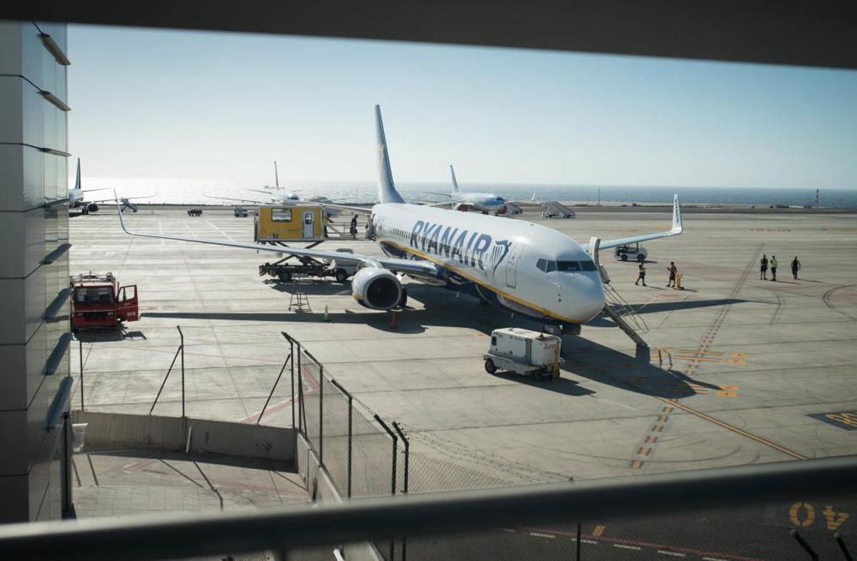 Enaire gestiona en los aeropuertos de Canarias un 27,3% menos de vuelos que en 2019