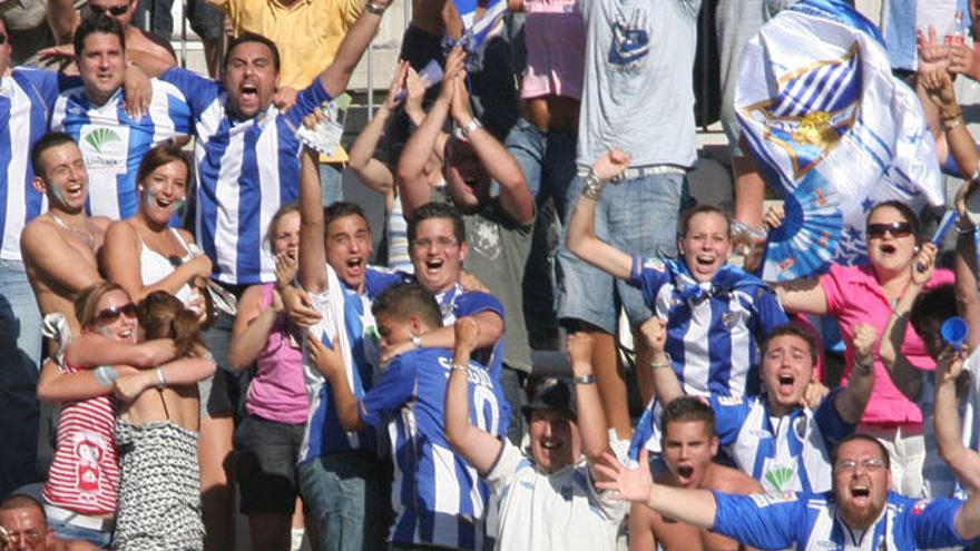 Antonio Hidalgo celebra el gol del ascenso ante el Tenerife.