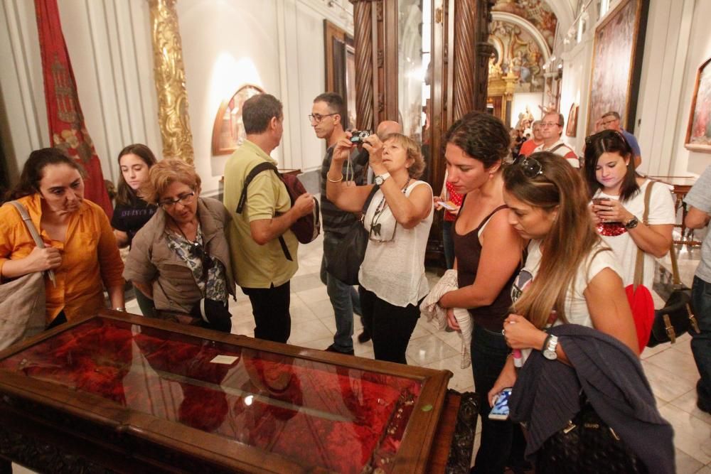 Visita a la Real Senyera en el Ayuntamiento