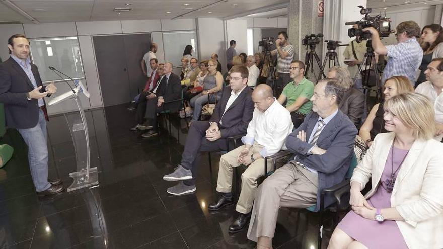 Bauzá, durante la presentación del programa sanitario en un abarrotado salón de actos de la ONCE.