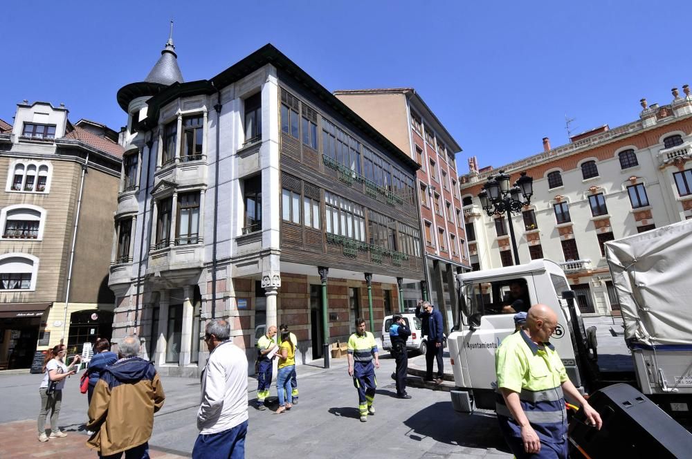 Trabajadores municipales instalados en "Casa Cuca".