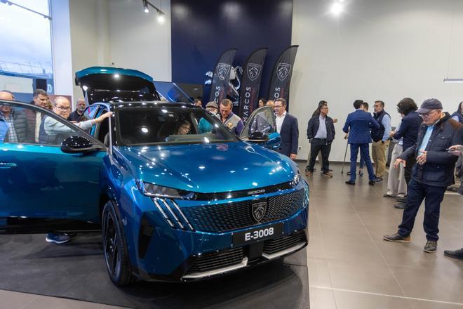 Peugeot presenta en Alicante el E-3008, su nuevo modelo eléctrico.