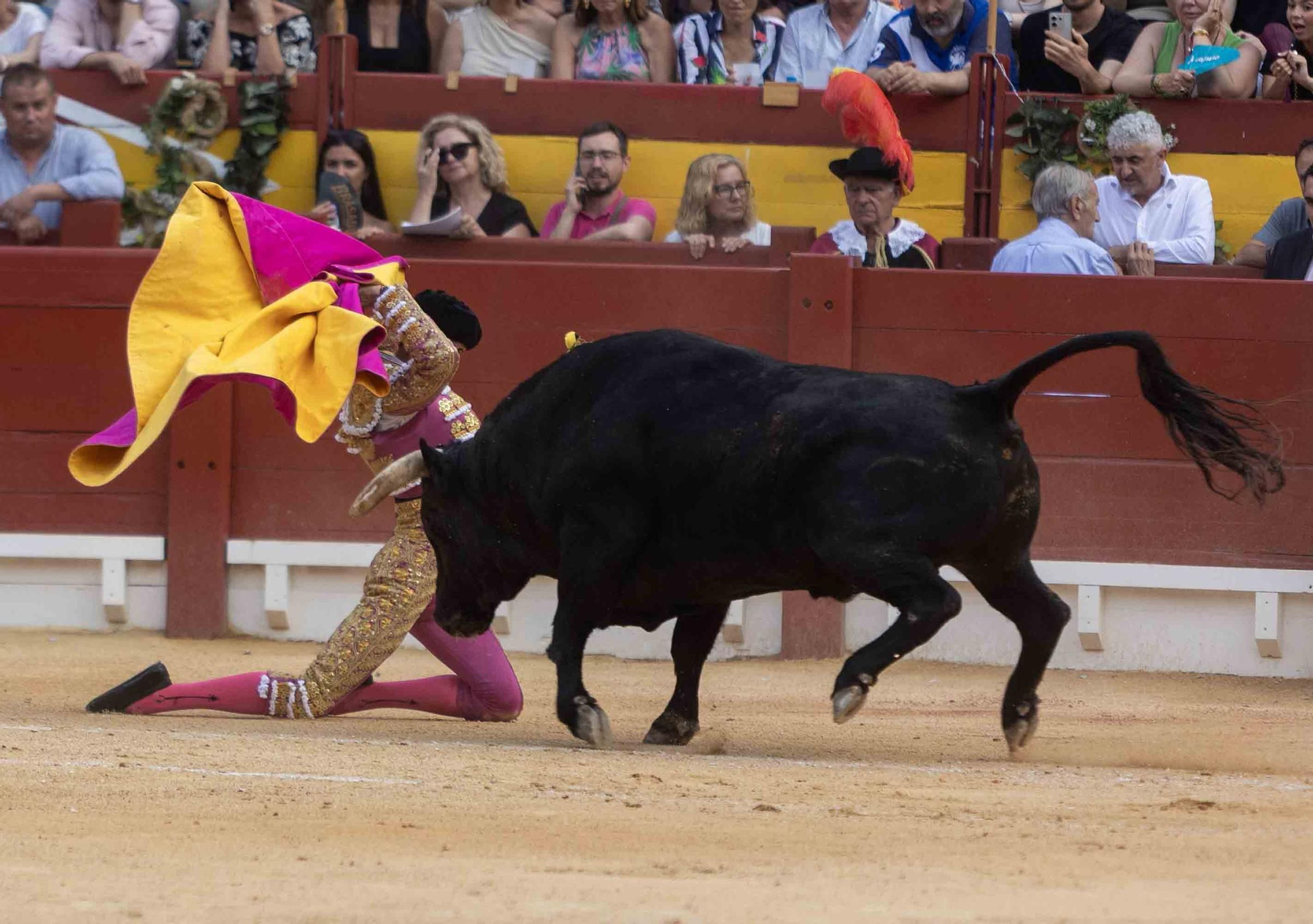 Manzanares, Roca Rey y Navalón no defraudan en la Feria de Hogueras 2025