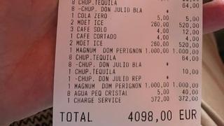 Un empresario catalán deja 4.000 euros de propina en un restaurante de Marbella tras la queja de otro cliente