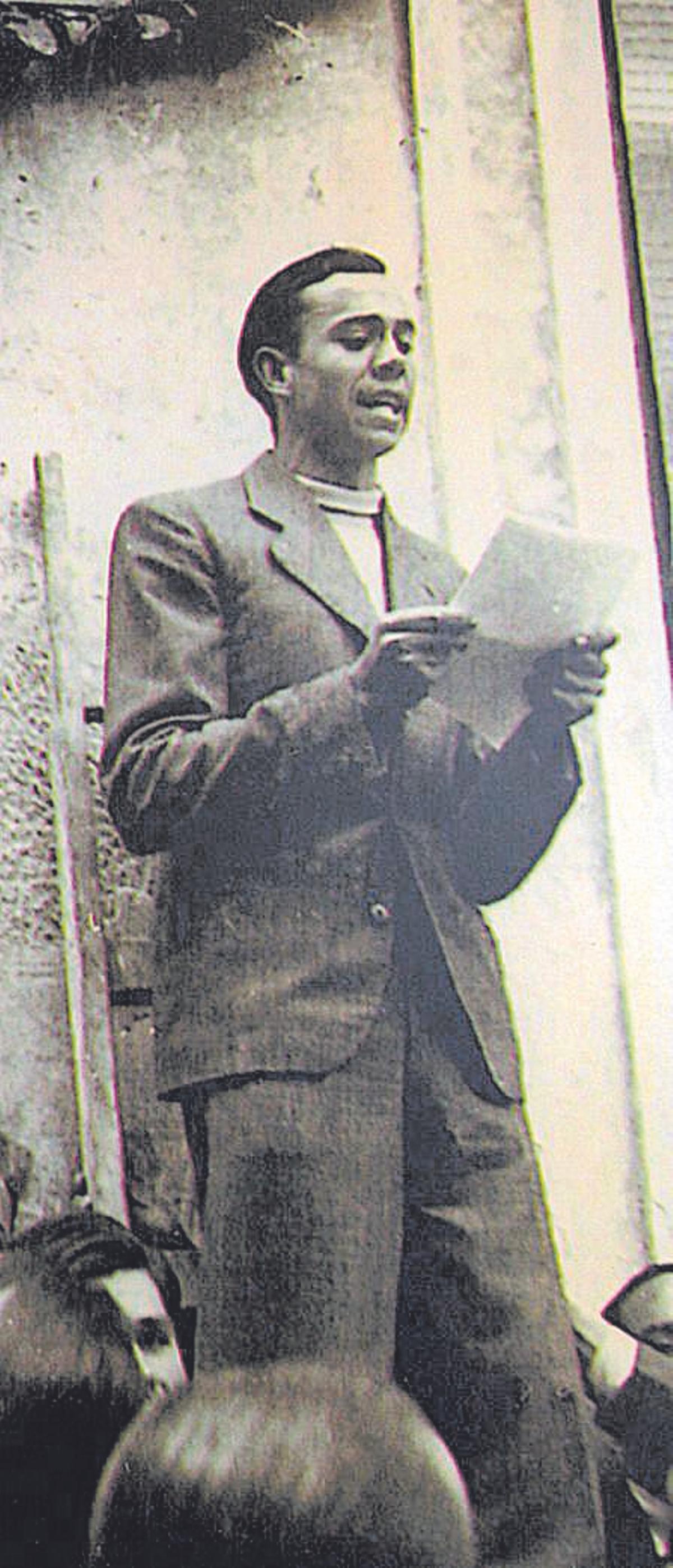El poeta, en Orihuela, en 1935