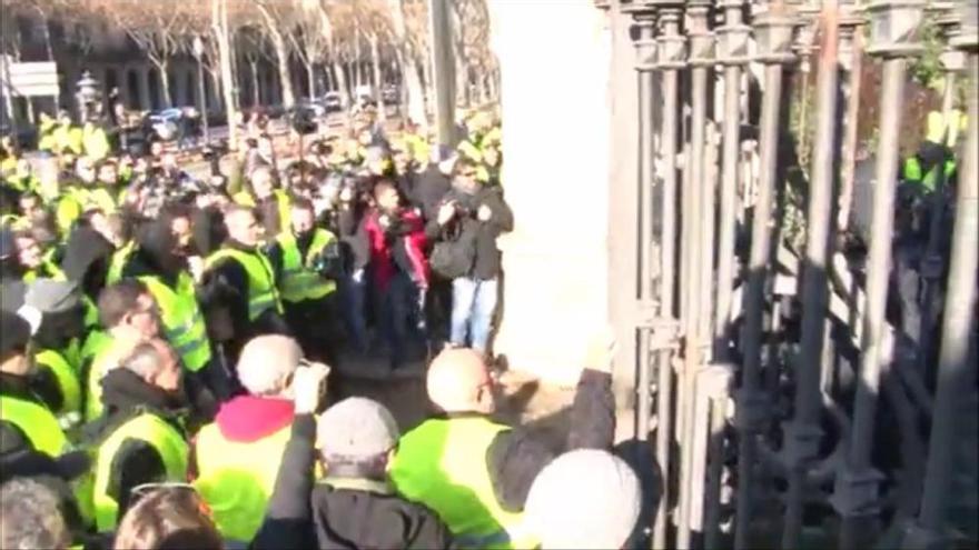 Tensió entre Mossos i taxistes a les portes del Parc de la Ciutadella