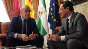 El alcalde de Sevilla junto al presidente de la Junta en una reciente visita a San Telmo para defender una mesa institucional por la capital andaluza.