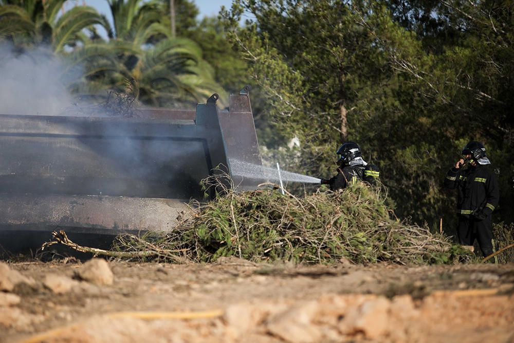 Incendio de un camión en Ibiza