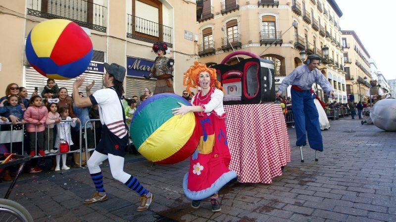El Carnaval infantil llena de color el centro de Zaragoza