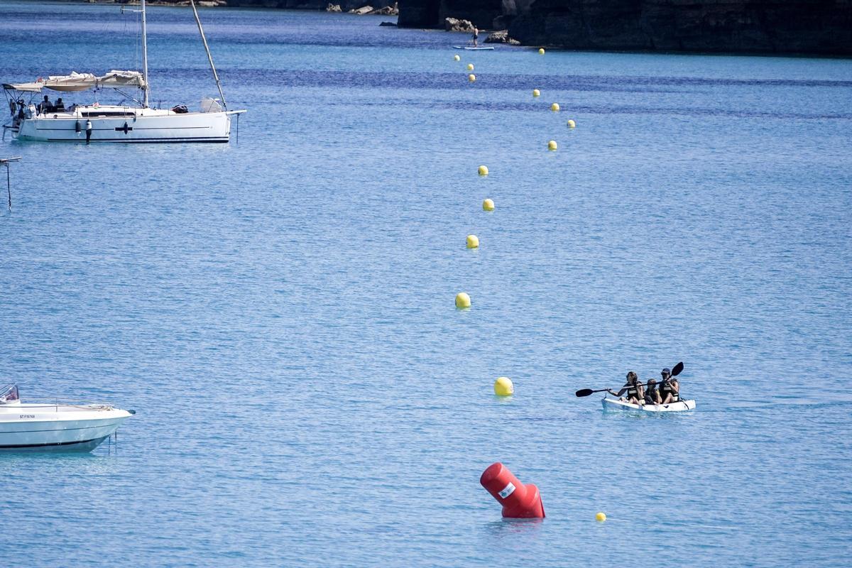 El Consell de Formentera ha iniciado los trabajos de instalación del balizamiento del litoral