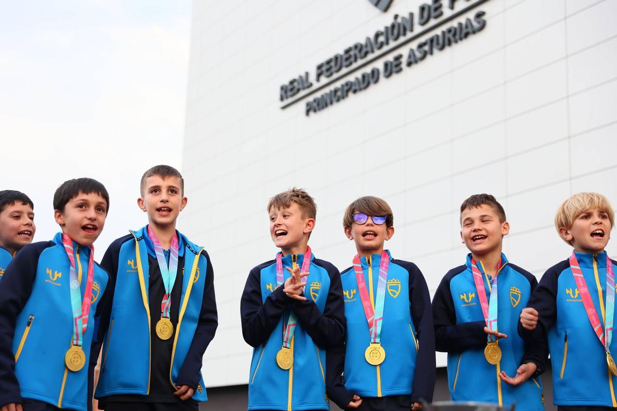 La selección sub-10 de Asturias se proclamó campeona de España de fútbol sala en Sanxenxo tras firmar un torneo impecable, culminado con una goleada ante Madrid y una remontada épica frente a Cataluña en semifinales