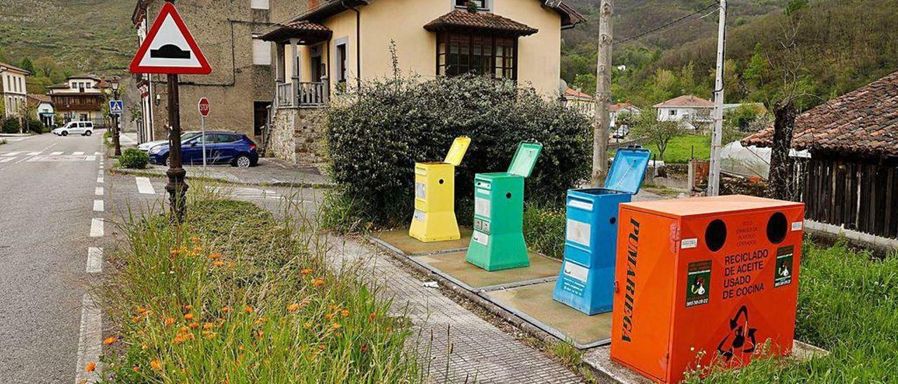 Contenedores de reciclaje instalados en Rioseco.