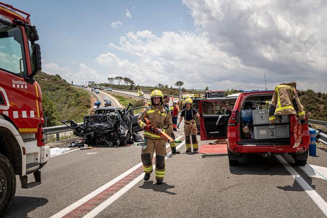 Mueren tres personas en un accidente de tráfico en Castellfollit.