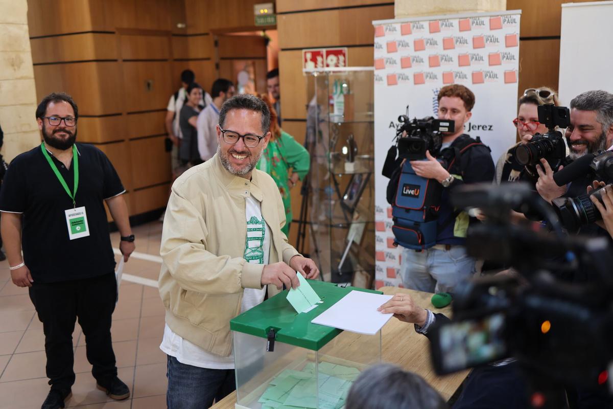 El candidato de Adelante Andalucía, José Ignacio García vota en la Sala Paul de Jerez de la Frontera. A 17 de mayo de 2026 en Jerez de la Frontera, Cádiz , Andalucía (España). El candidato de Adelante Andalucía, José Ignacio García vota en la Sala Paul de Jerez de la Frontera. A 17 de mayo de 2026 en Jerez de la Frontera, Cádiz , Andalucía (España).