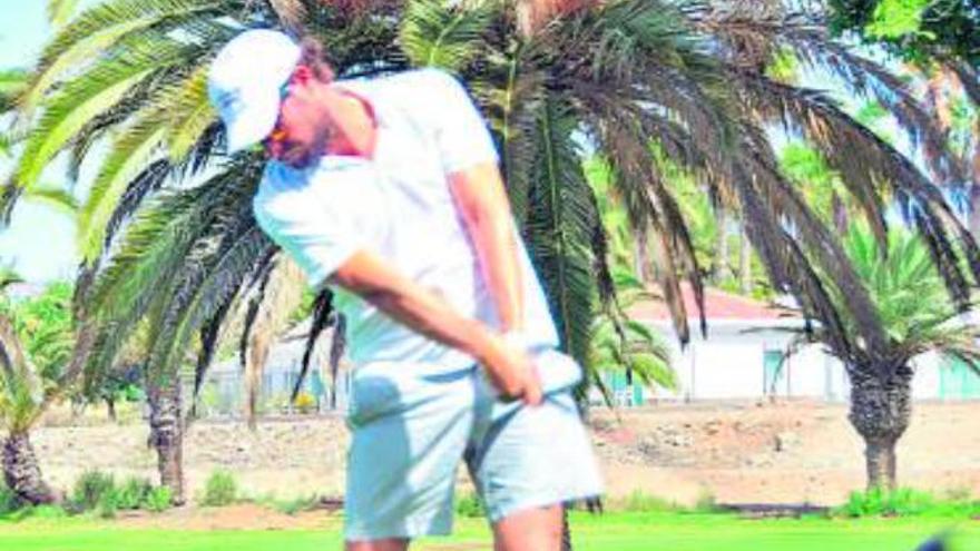 Óscar Sánchez, en la salida del hoyo 10 del campo de Maspalomas.