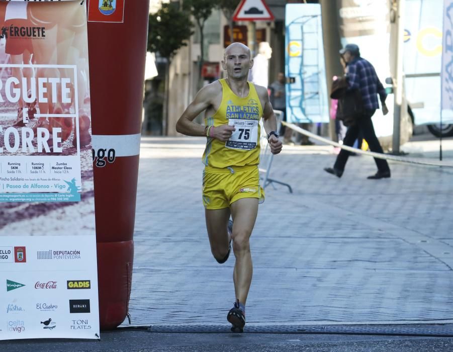 Daniel Bargiella se proclamó ganador de una carrera que llenó Vigo de humanidad