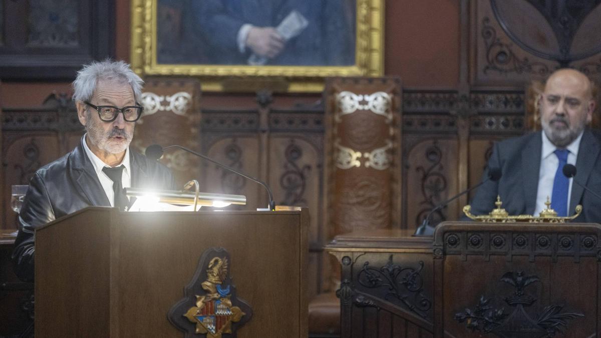 Pep Llambías pronuncia el pregón en presencia del alcalde Martínez.