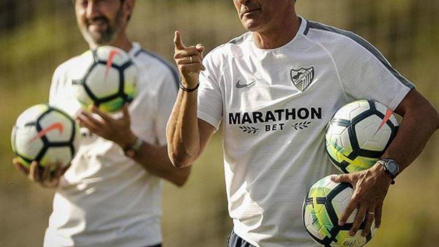 Míchel, junto a Mandiá, durante una sesión de la pretemporada. | málaga cf