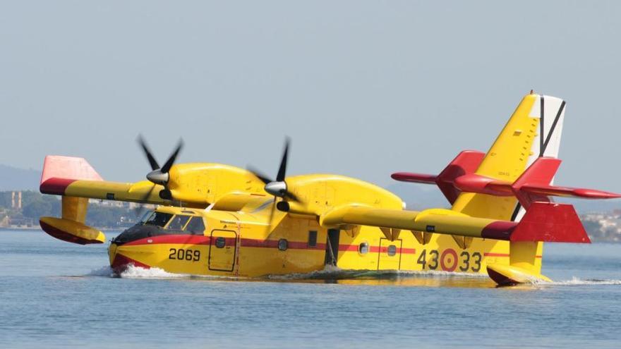 Imagen de un hidroaviÃ³n en la Badia de PollenÃ§a.