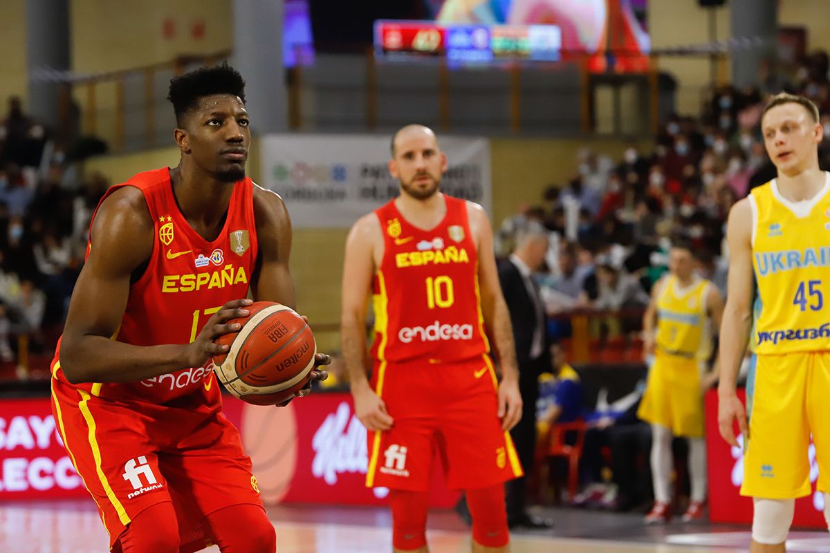 Las imágenes del partido de baloncesto España-Ucrania en Vista Alegre