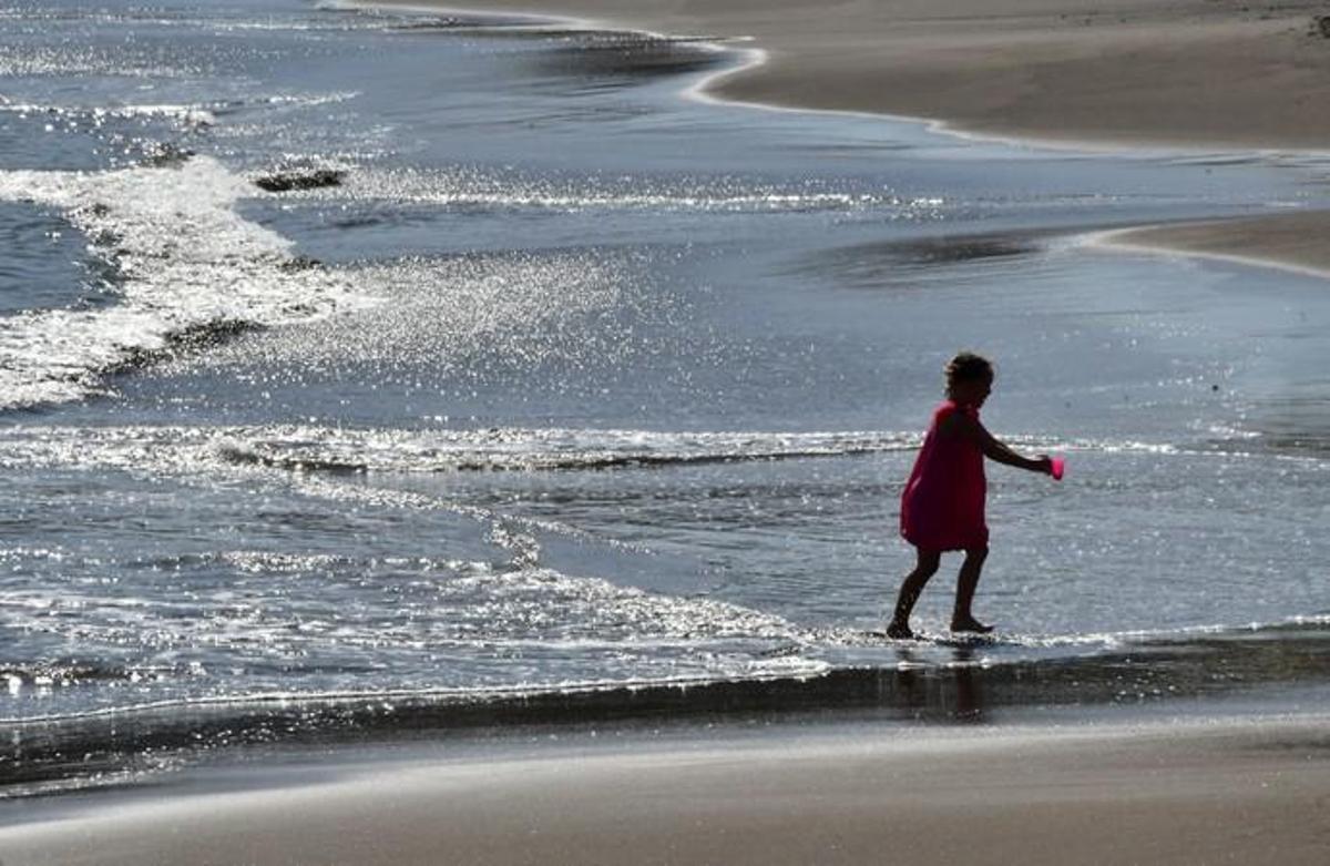 30/10/2019 TELDE.   Calor en Octubre en la playa de Melenara.   Fotógrafa: YAIZA SOCORRO.  | 30/10/2019 | Fotógrafo: Yaiza Socorro