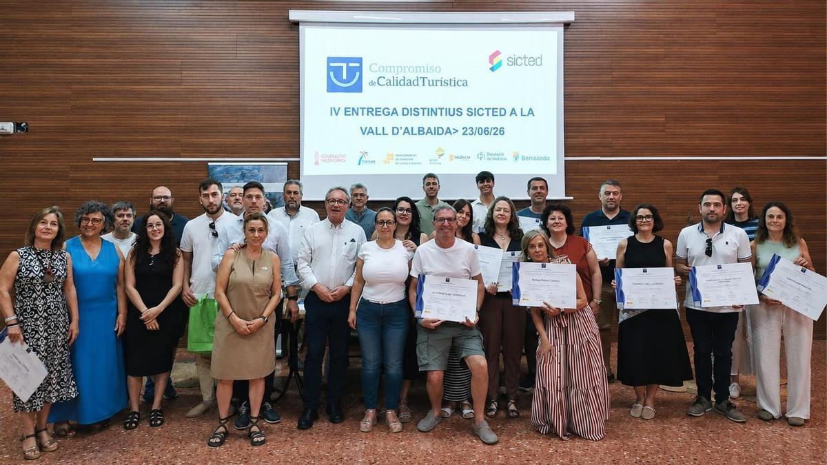 Acto de entrega de los distintivos Sicted en la Vall d'Albaida, celebrado en Benissoda.