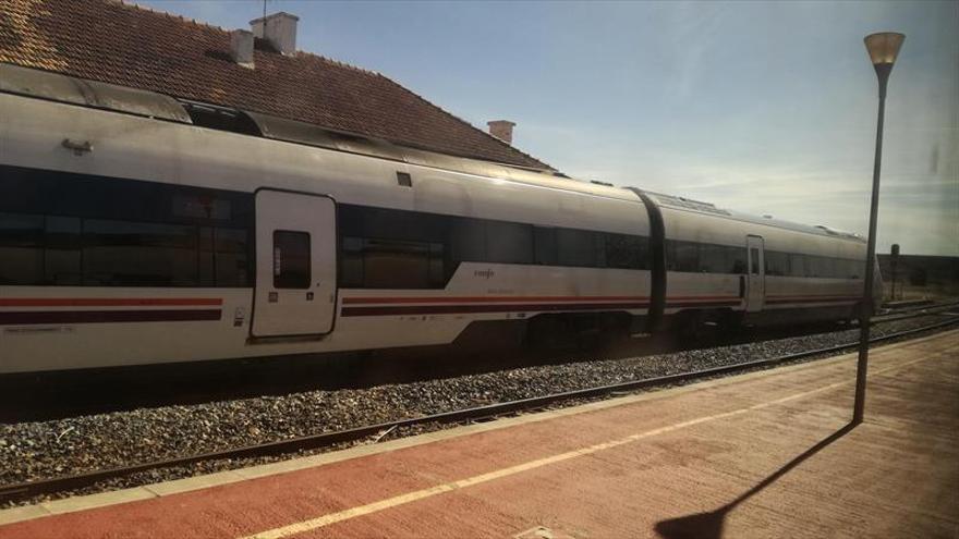 Licitadas las obras para adaptar la línea Zaragoza-Teruel a trenes de 750 metros